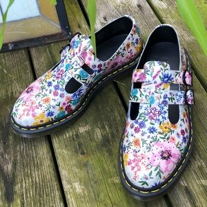 Doc marten Mary Janes, CROSS LISTED